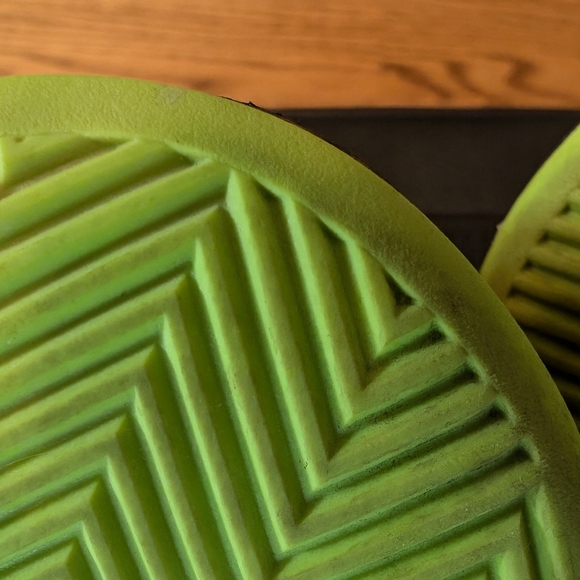 Runners.Men's size 11 ...lime green and black Under Armour - Picture 7 of 15